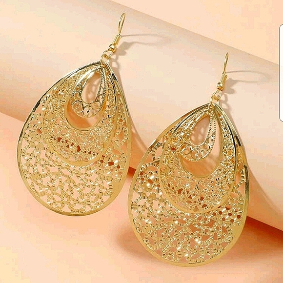 CLEARANCE 💖*Brand New* Hollow Metal Teardrop Earrings - Picture 1 of 1